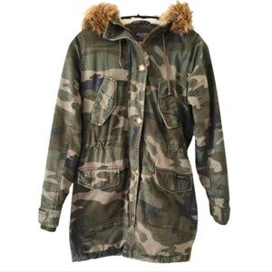 ABERCROMBIE AND FITCH Camo Hooded Parka Coat Size XS